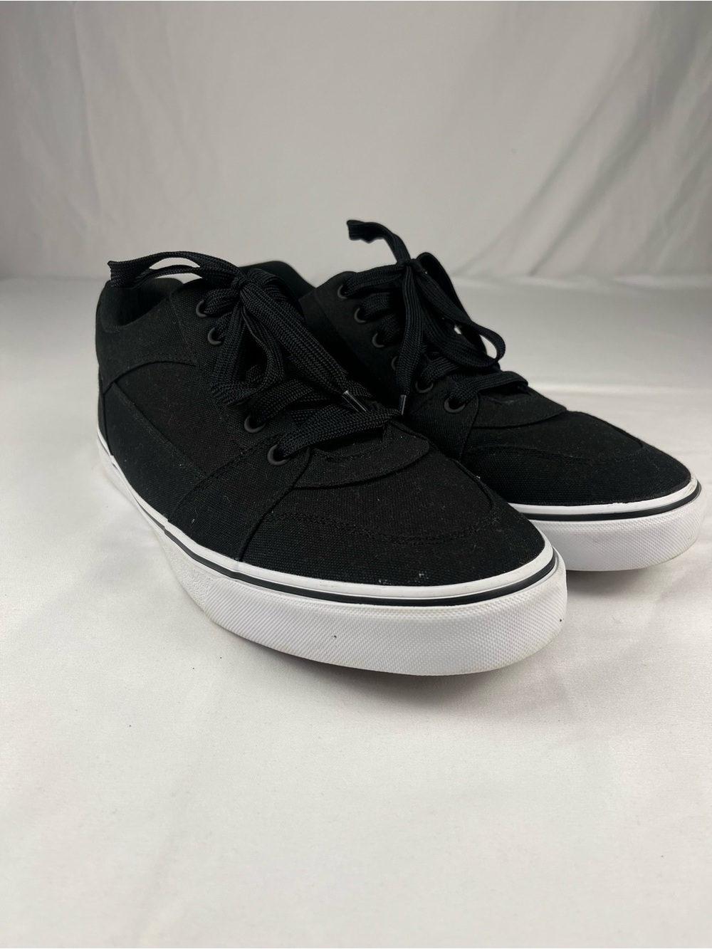 No Boundaries Men’s Black Canvas Lace-Up Sneakers Size 12 Casual Shoes